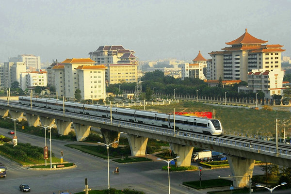 2011年1月7日,，廣珠城際軌道和諧號(hào)列車穿境而過.jpg
