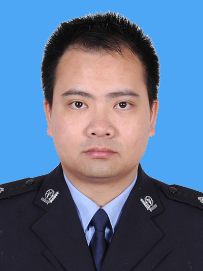 梁志堅(jiān)(藍(lán)底).jpg