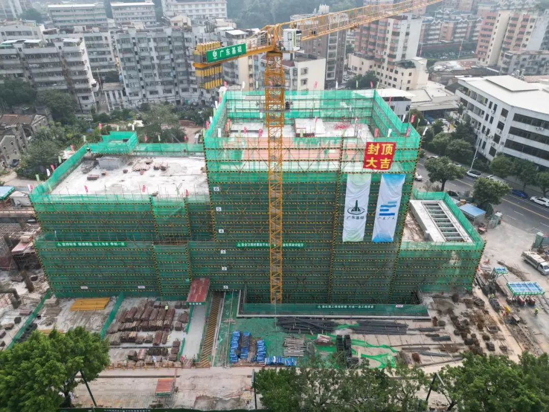江南街道社區(qū)衛(wèi)生服務中心異地重建工程于2023年12月1日舉行綜合樓封頂儀式.jpg